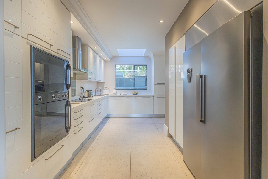 4 Bedroom Property for Sale in Fresnaye Western Cape